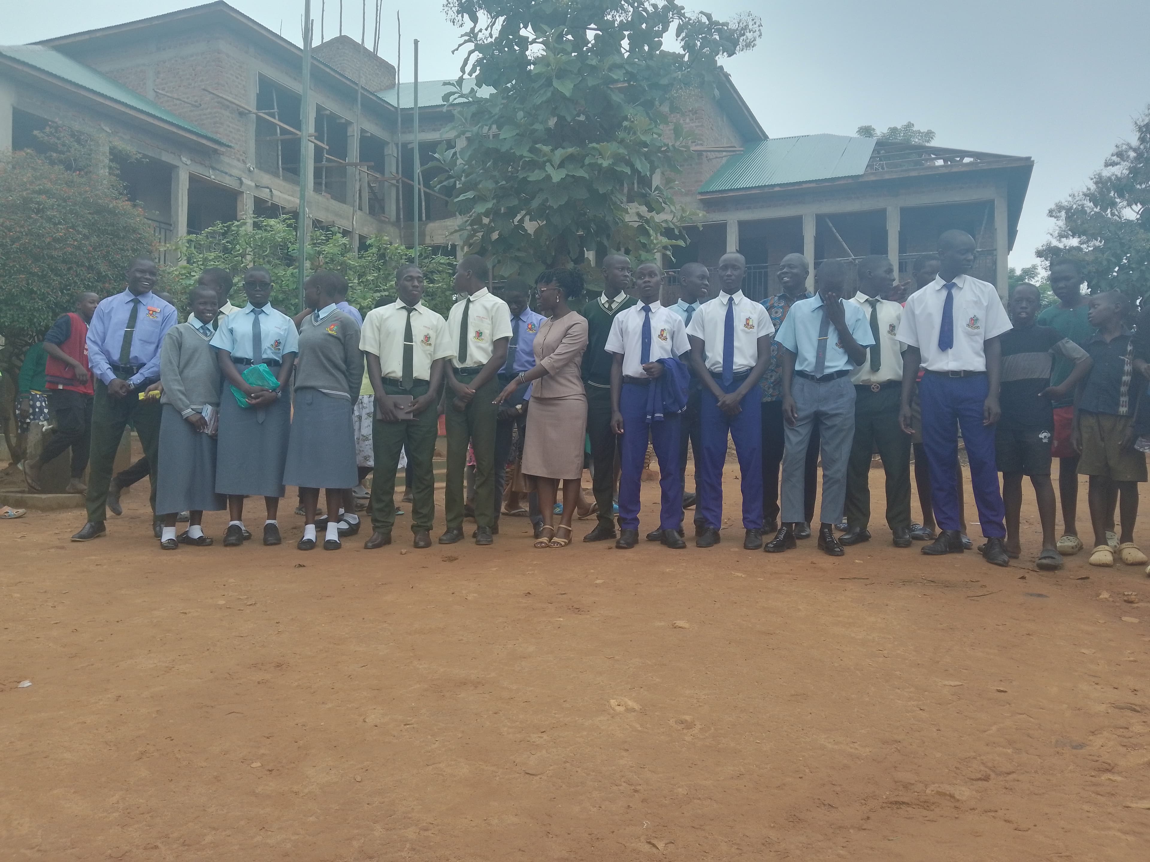 A visit by the alumni from SMACOL
